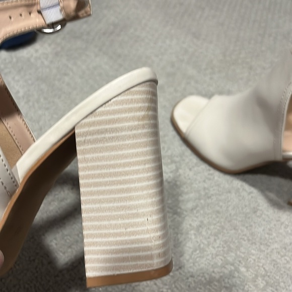 Off white open toe sandal booties   size 9 1/2 - Picture 2 of 3